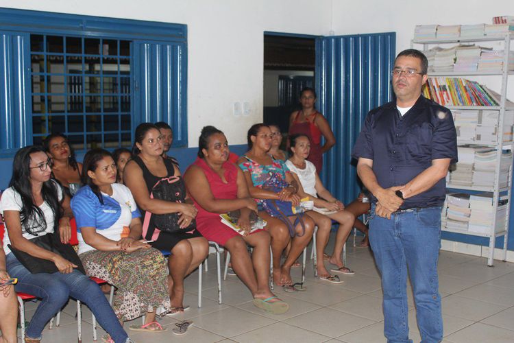 Sinfra e VLI se reúnem com moradores do Itamar Guará