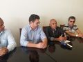 Na mesa, o presidente da FCI, José Carneiro; vice-prefeito, Alex Rocha; membros da FCI, Axel Britto e Osório Neto.