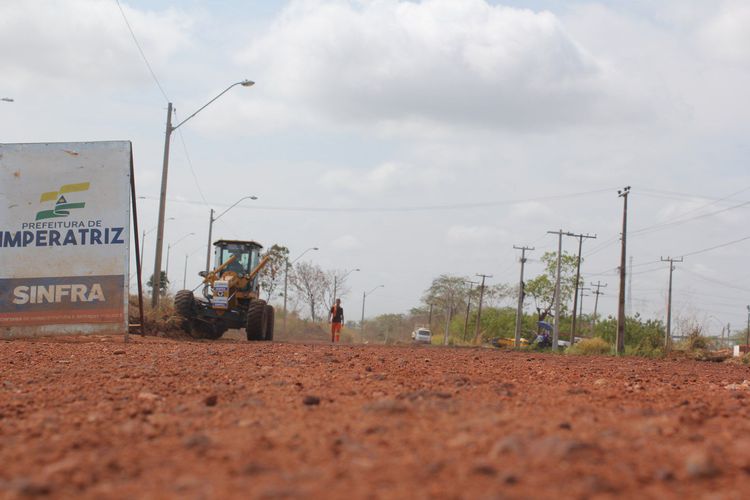 Prefeitura inicia terraplanagem para pavimentação asfáltica da via de acesso ao Itamar Guará