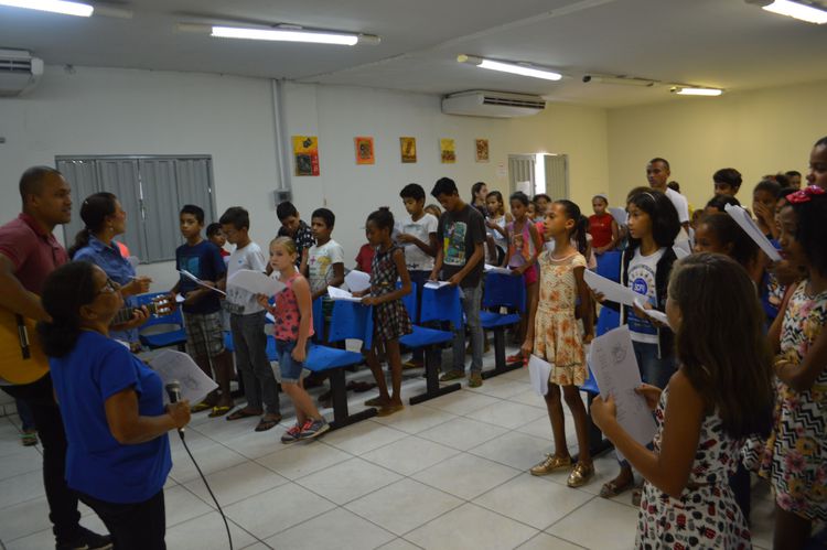 Crianças e adolescentes se preparam para “Cantata de Natal”