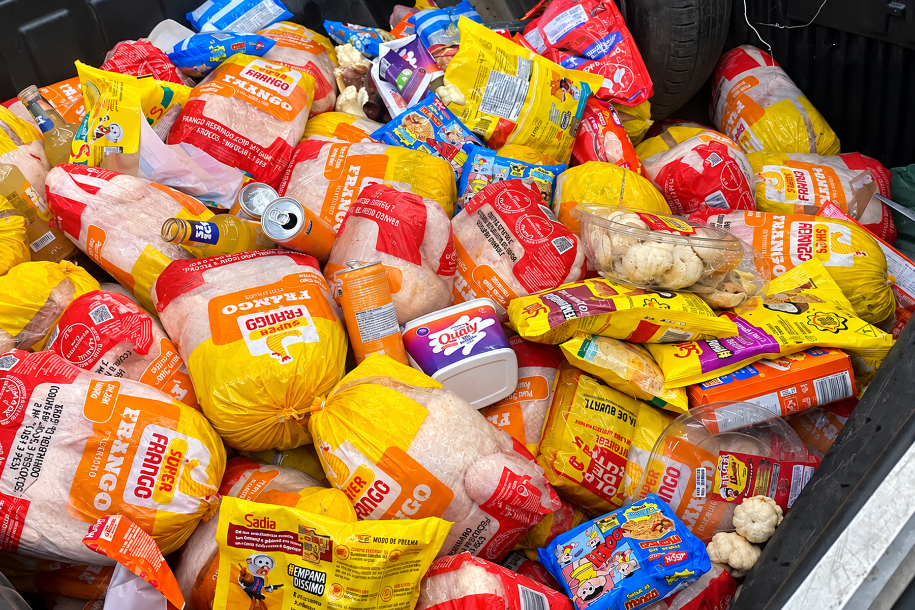 Procon de Imperatriz apreende mais de 200 kg de produtos vencidos em supermercado