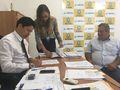 O secretário de Trânsito Leandro Braga assina contrato com o Serpro para implantação dos sistemas Radar e SNE em Imperatriz.