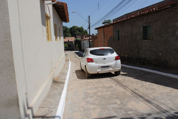 Conclusão da obra de bloqueteamento na Rua Coriolano Milhomem melhora condições de tráfego