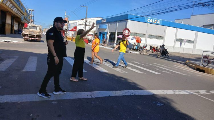 Setran realiza ação do projeto "Pé na Faixa", na Avenida Bernardo Sayão com rua Maranhão
