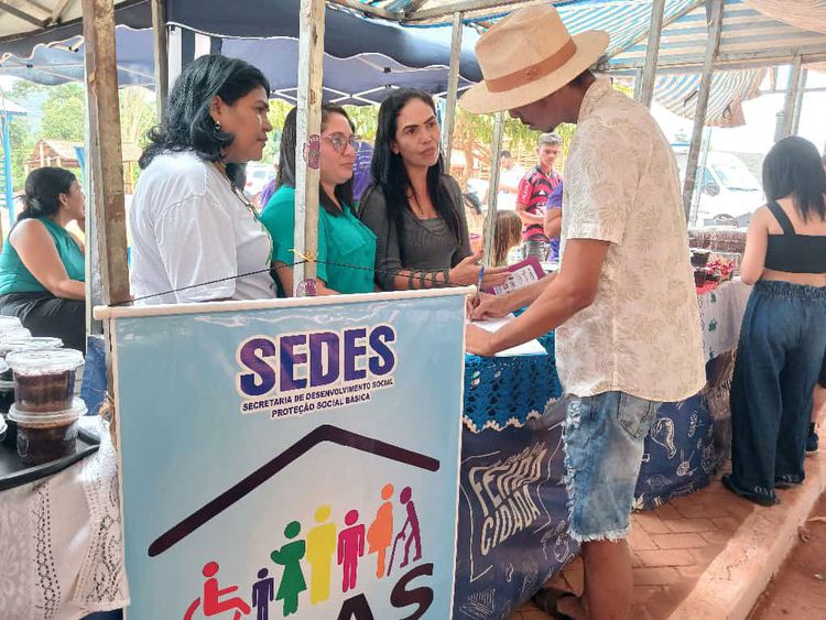 Prefeitura promove ação socioassistencial na Feira do Açaí