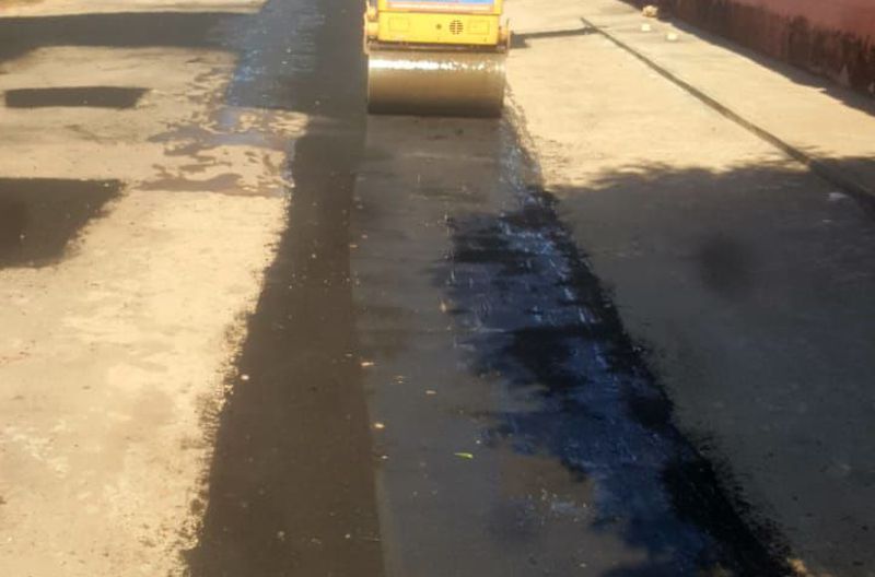 Serviço de limpeza e recuperação da Rua 21, entre as ruas Perimetral e 20, no Parque do Buriti. Via receberá pavimentação asfáltica