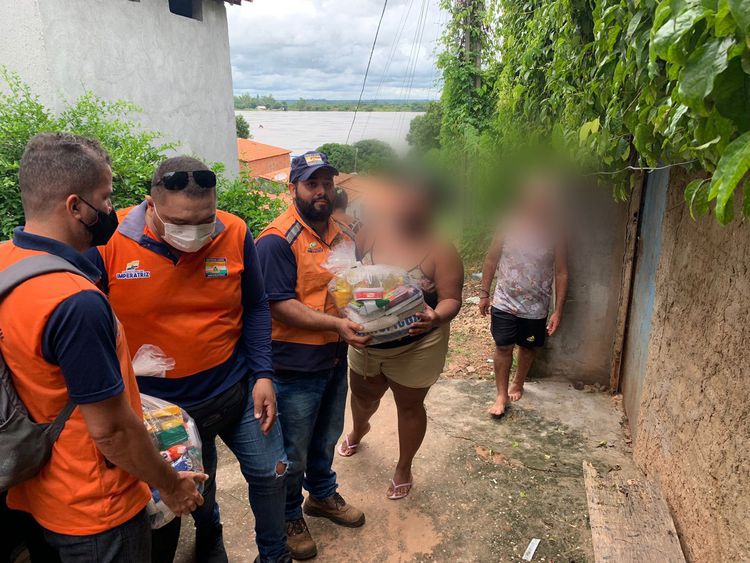 Defesa Civil atende famílias próximo ao Rio Tocantins
