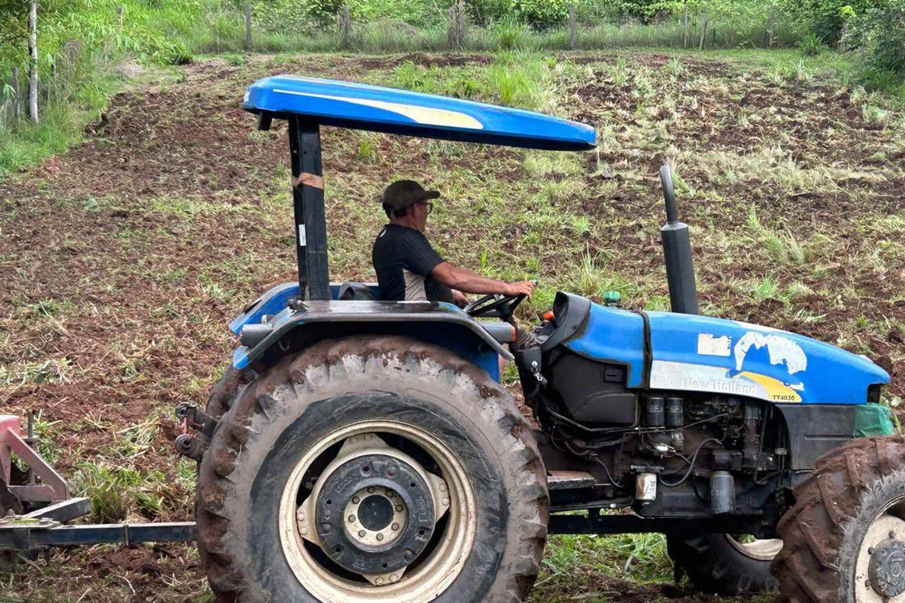 Prefeitura executa gradagem de terras e prepara áreas para colheita na zona rural de Imperatriz
