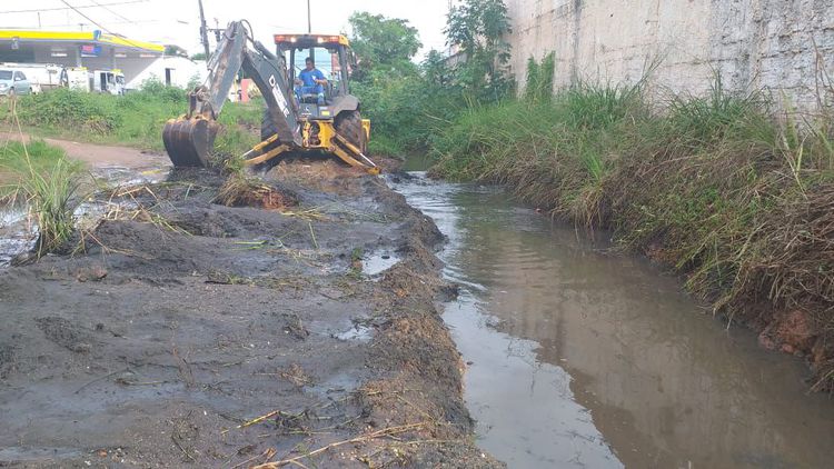 Prefeitura intensifica ações de drenagens superficiais nos bairros de Imperatriz