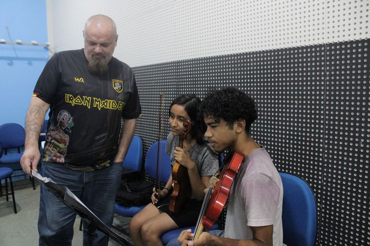 Conservatório de música gera oportunidades para crianças e adolescentes