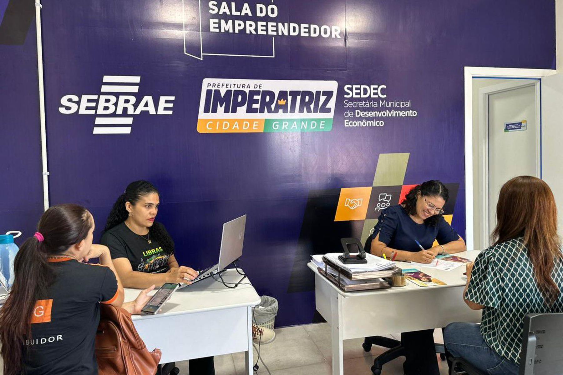 Sala do Empreendedor orienta MEIs sobre prazo da declaração anual em Imperatriz