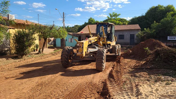 Começa terraplenagem da Rua Tupinambá para receber pavimentação em bloquetes