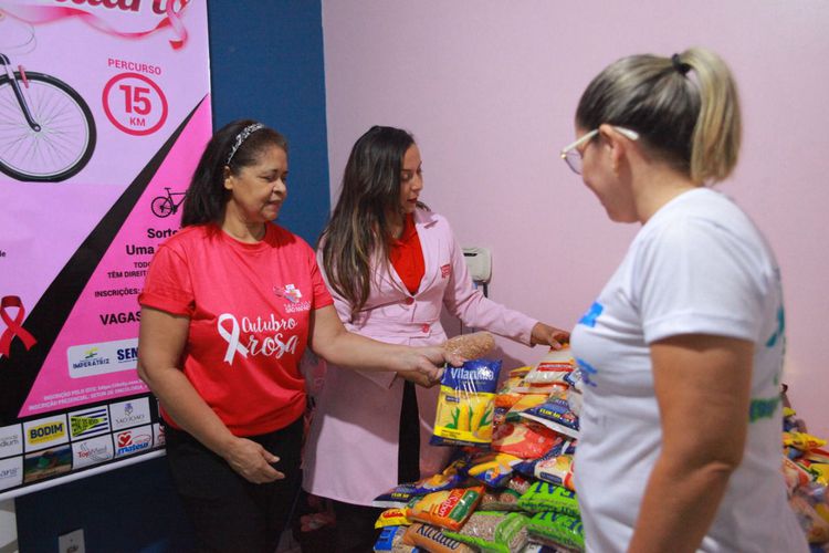 Instituto Amar Mais e Ampare recebem alimentos arrecadados no Pedal Solidário