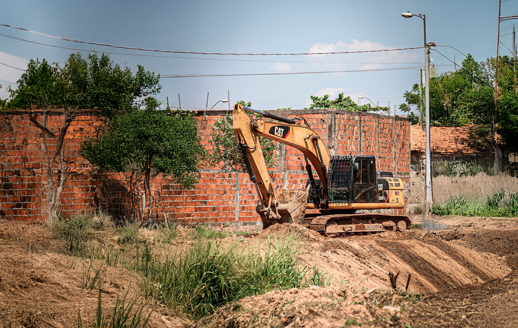 Prefeitura inicia planejamento para operação de limpeza de riachos