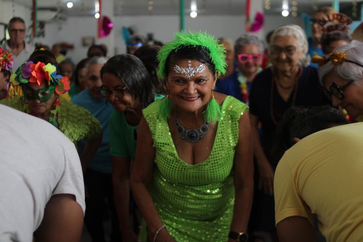 Casa do Idoso Feliz realiza programação inclusiva de carnaval