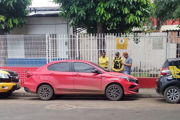 Veículo de locadora de Belo Horizonte é recuperado pela Setran no centro de Imperatriz