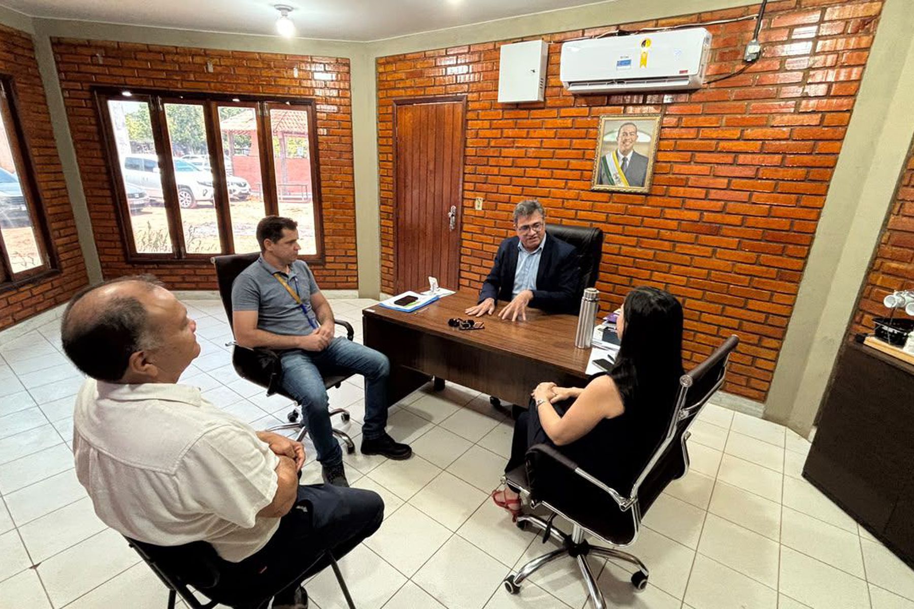 Prefeitura e Equatorial discutem retirada de fios inutilizados dos postes de Imperatriz