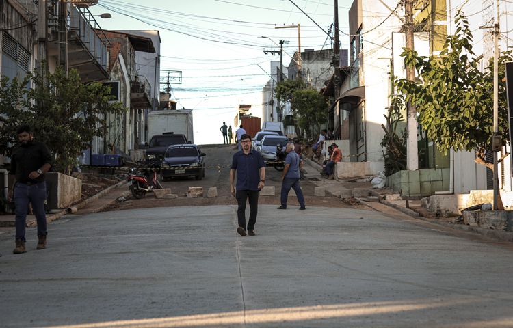 Prefeitura de Imperatriz implanta primeira pavimentação em concreto armado da cidade na Rua Gonçalves Dias