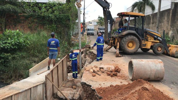Drenagem profunda vai melhorar escoamento de água na Rua Dom Pedro I