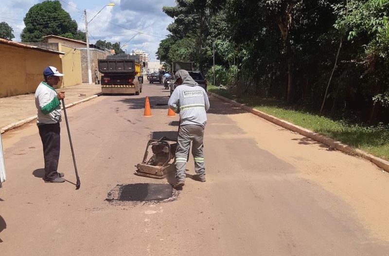 Tapa-buracos na Rua Floriano Peixoto, Nova Imperatriz