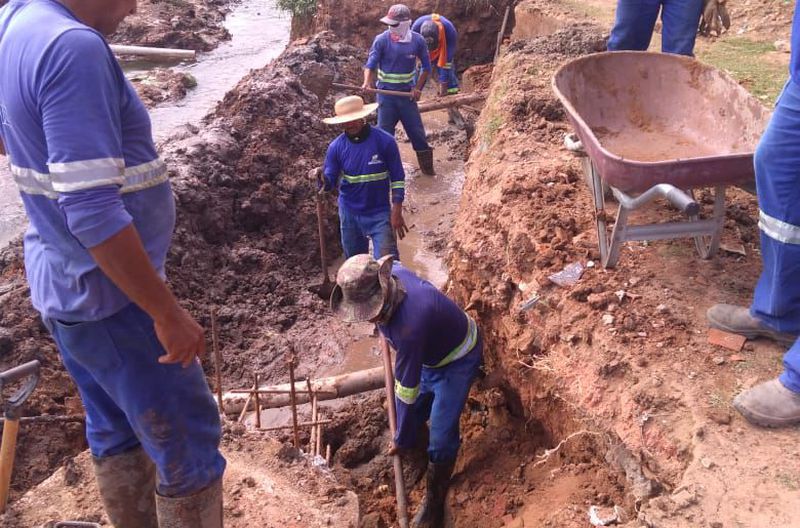 Avança serviço de construção de ponte de concreto na Rua Guarani, Vila Redenção II