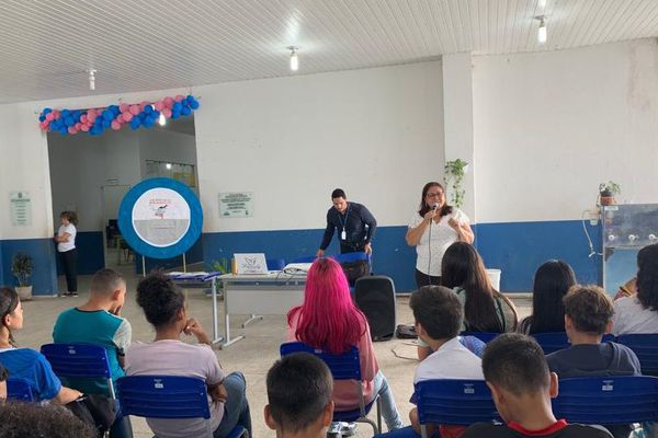 Escola Municipal Machado de Assis realiza palestra “A Vida pede Equilíbrio”