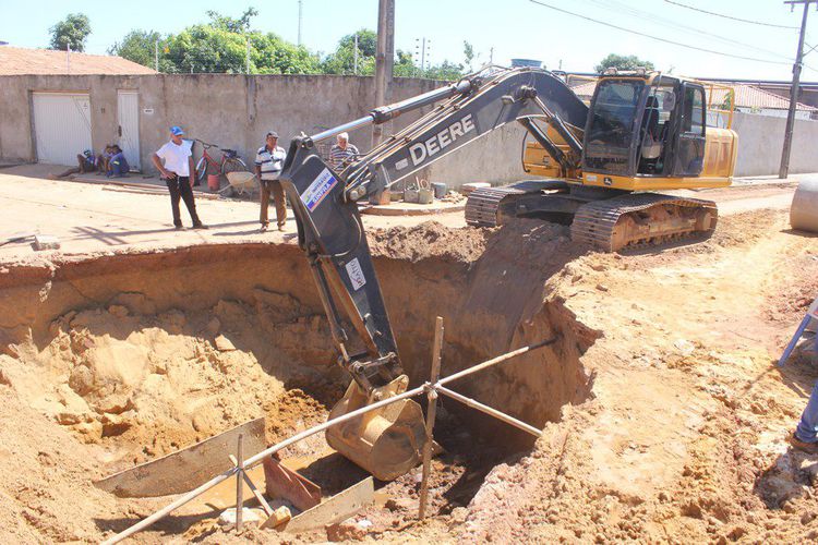 Prefeitura realiza obras de drenagem profunda e recuperação de ruas no Parque Alvorada I e II