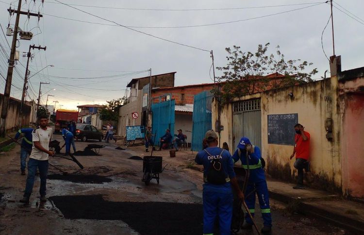 Frentes atuam na recuperação asfáltica da rua Petrônio Portela no grande Santa Rita