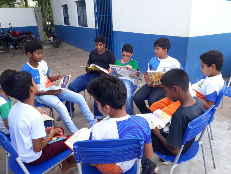 Escola Municipal Dom Affonso incentiva  leitura ao ar livre