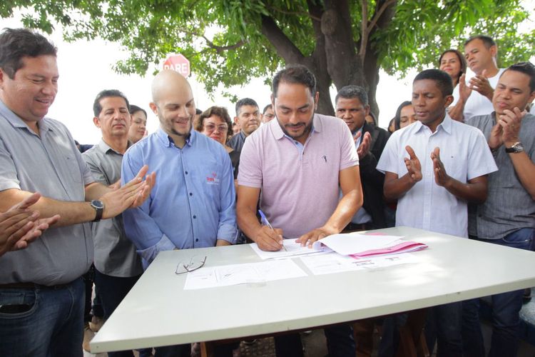 Mais três praças serão reformadas, anuncia prefeito Assis Ramos