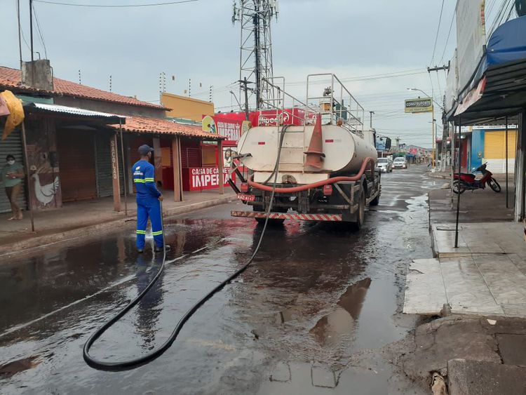 Prefeitura realiza lavagem das feirinhas do Bacuri, Mercadinho e Bom Sucesso