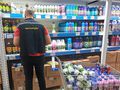 Equipes do Procon fiscalizam e retiram produtos da marca Ypê em estabelecimentos