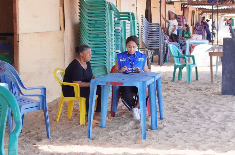 Prefeitura realiza pesquisa com barraqueiros da Praia do Cacau para planejar melhorias no período de veraneio