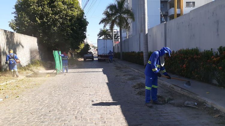 Agentes do município realizam mutirão de serviços na rua Guanabara