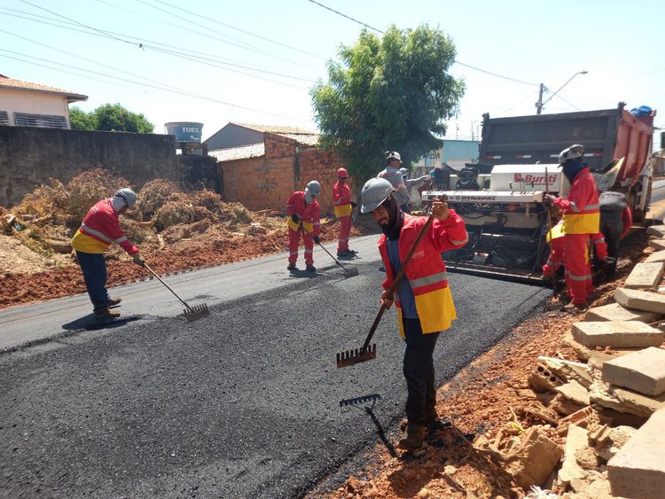 Obra do PAC II segue melhorando condições de ruas na Vila Nova