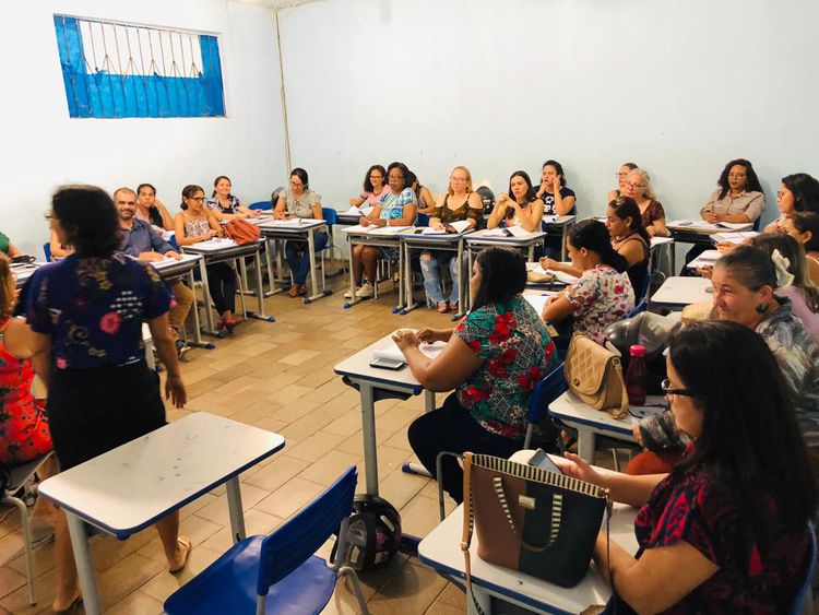 Prefeitura investe em formação continuada para professores da EJA