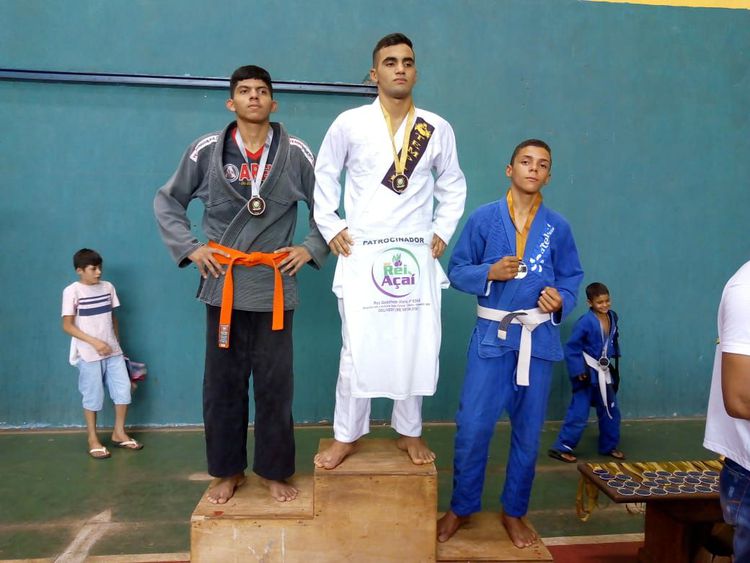 Alunos do projeto Jiu-Jitsu nas Escolas conquistam medalhas de ouro