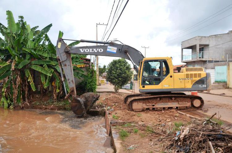 Prefeitura faz drenagem na Vila Ipiranga