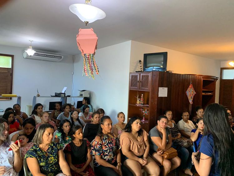 Curso de Manicure do Cras capacita 50 mulheres no bairro Santa Rita