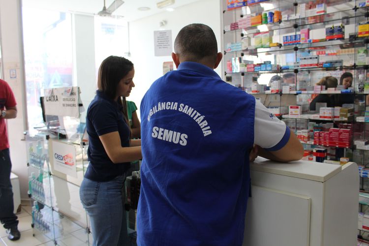 Vigilância Sanitária fiscaliza estabelecimentos para cumprimento ao plantão de farmácias