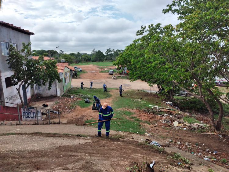 Prefeitura realiza mutirão de limpeza na Beira Rio