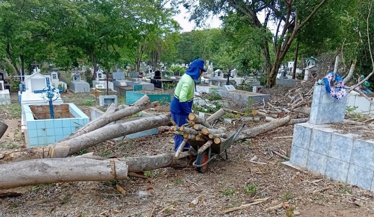 Prefeitura de Imperatriz finaliza limpeza e manutenção dos cemitérios para o Dia de Finados
