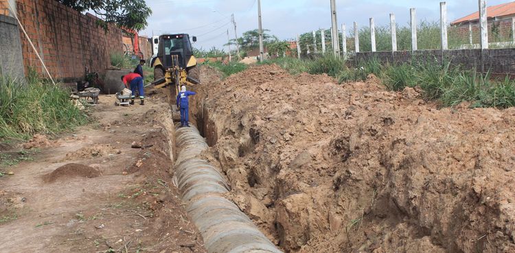 Obras de drenagens, terraplenagens e recomposição asfáltica em pleno andamento nos bairros de Imperatriz