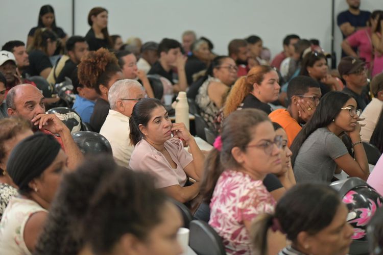 Famílias de Imperatriz começam a assinar contratos do Residencial Canto da Serra