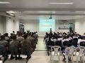 Soldados do exército e crianças do PROFESP durante palestra da Semmarh no 50 BIS