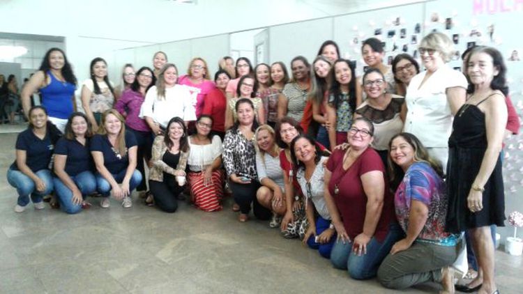 Secretarias Municipais homenagearam mulheres pelo seu dia