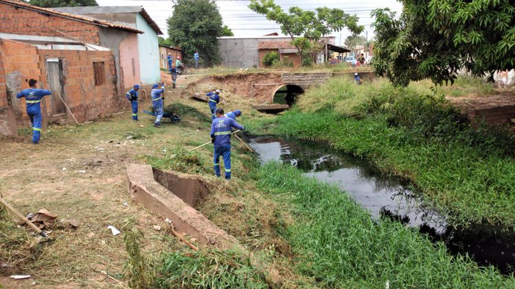 Equipes do município iniciam nova limpeza do riacho Bacuri