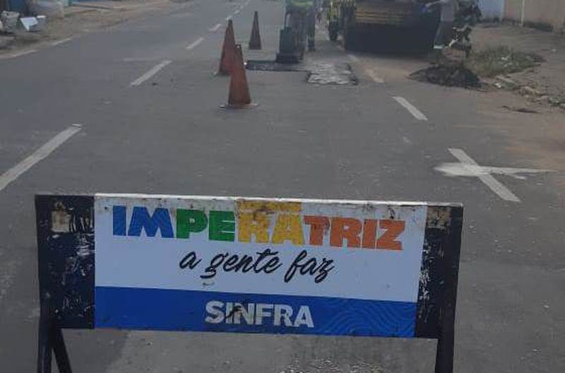 Tapa-buracos chega na Avenida Ceará, cruzamento com a Rua São Bento, Nova Imperatriz