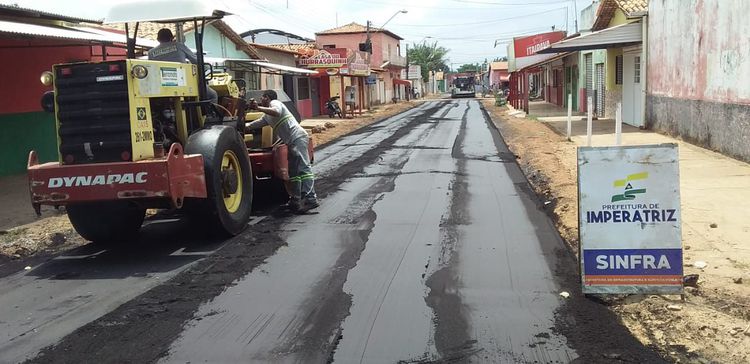 Prefeitura asfalta rua Viela na Vila Nova
