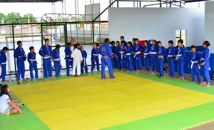 Núcleo do Recanto Universitário do "Jiu-Jitsu nas Escolas" comemora dois meses